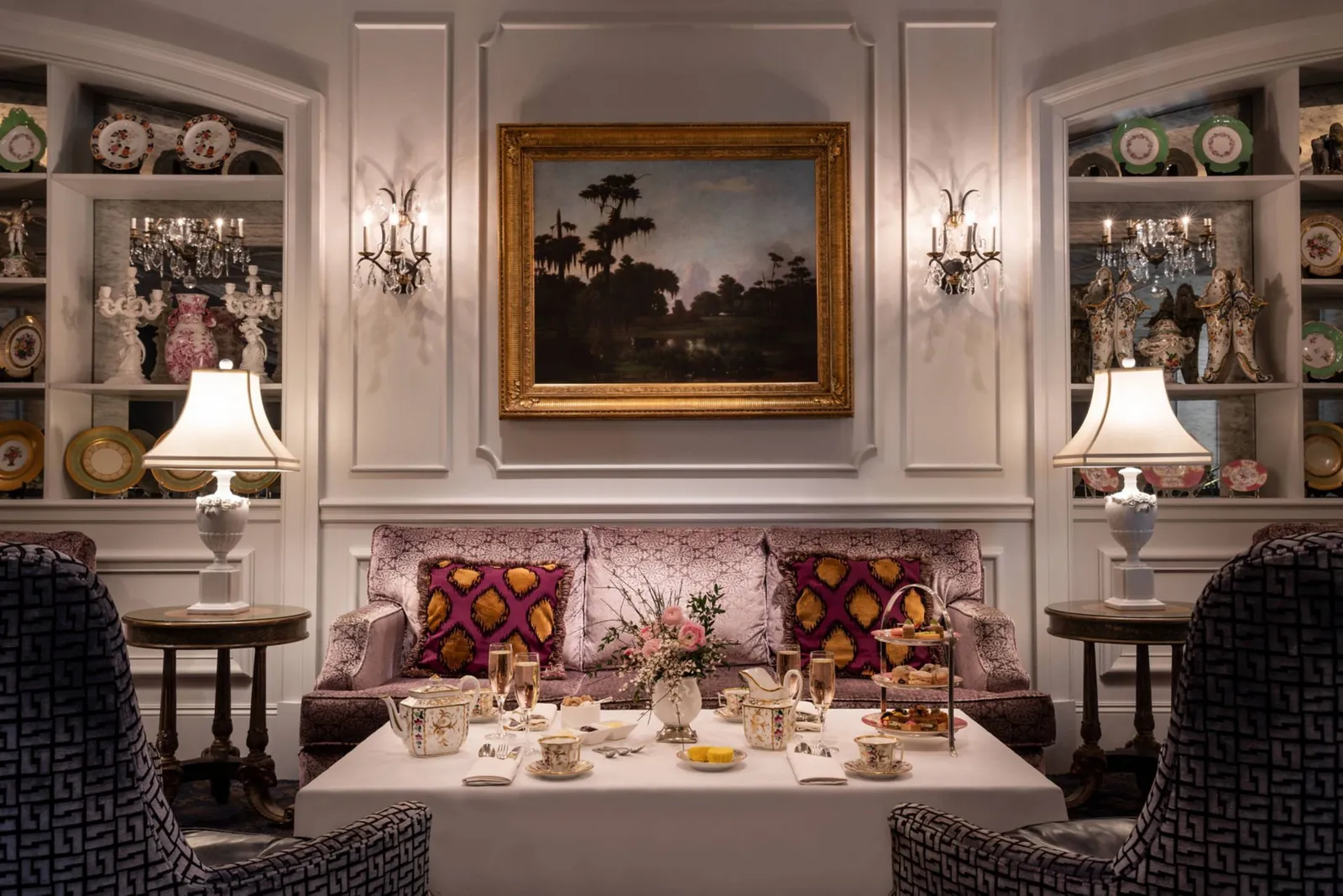 Davenport Lounge